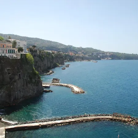 Residenza Viviani Bed and Breakfast 4*